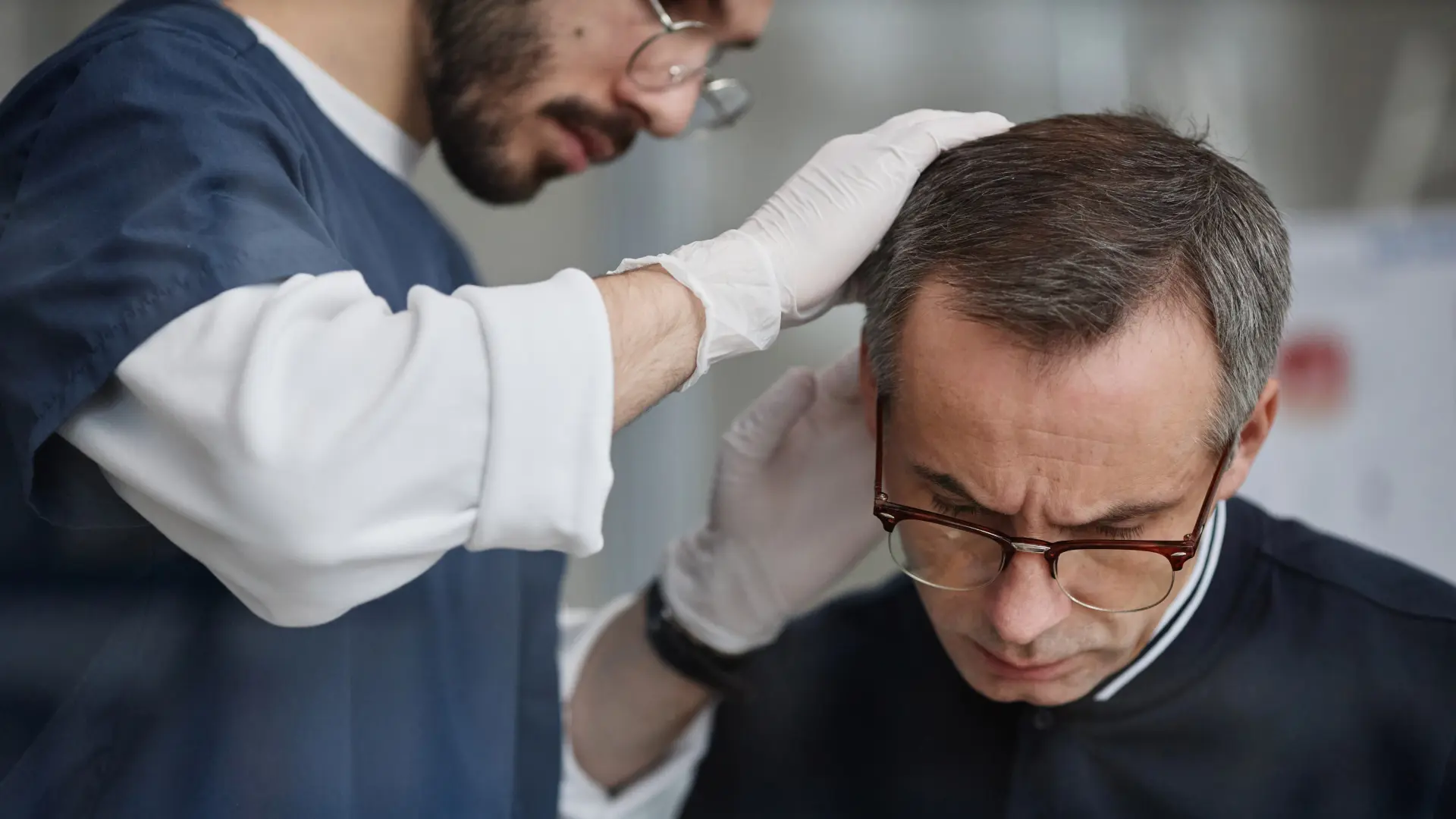 Efectos Secundarios del Minoxidil — Información Completa de Seguridad